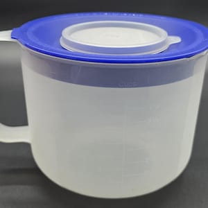 Vintage Tupperware 8 Cup Mix N Store With Lid, Pitcher, Pour, Measure, Store, Batter Bowl, Sheer With Blue Lid, CHIPPED, 5 1/4&quot; Tall