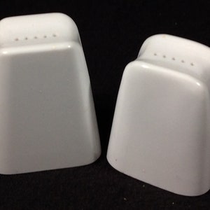 Retro White Plastic Mid Century, Mod, Minimalist Salt And Pepper Shakers