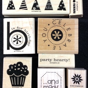Juego de sellos de goma montados en madera abundante de party desde Stampin up, cumpleaños, party hearty, cupcake, sombreros de fiesta, etiqueta de regalo, regalo, flor