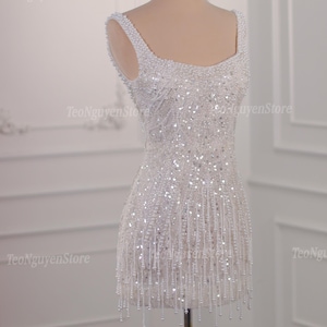 Kurzes Brautkleid. Perlen und Pailletten Partykleid. Perle Kurzes Brautkleid. Kundenspezifisches Kurzes Kleid. Kurze Perlen-Empfangskleid .