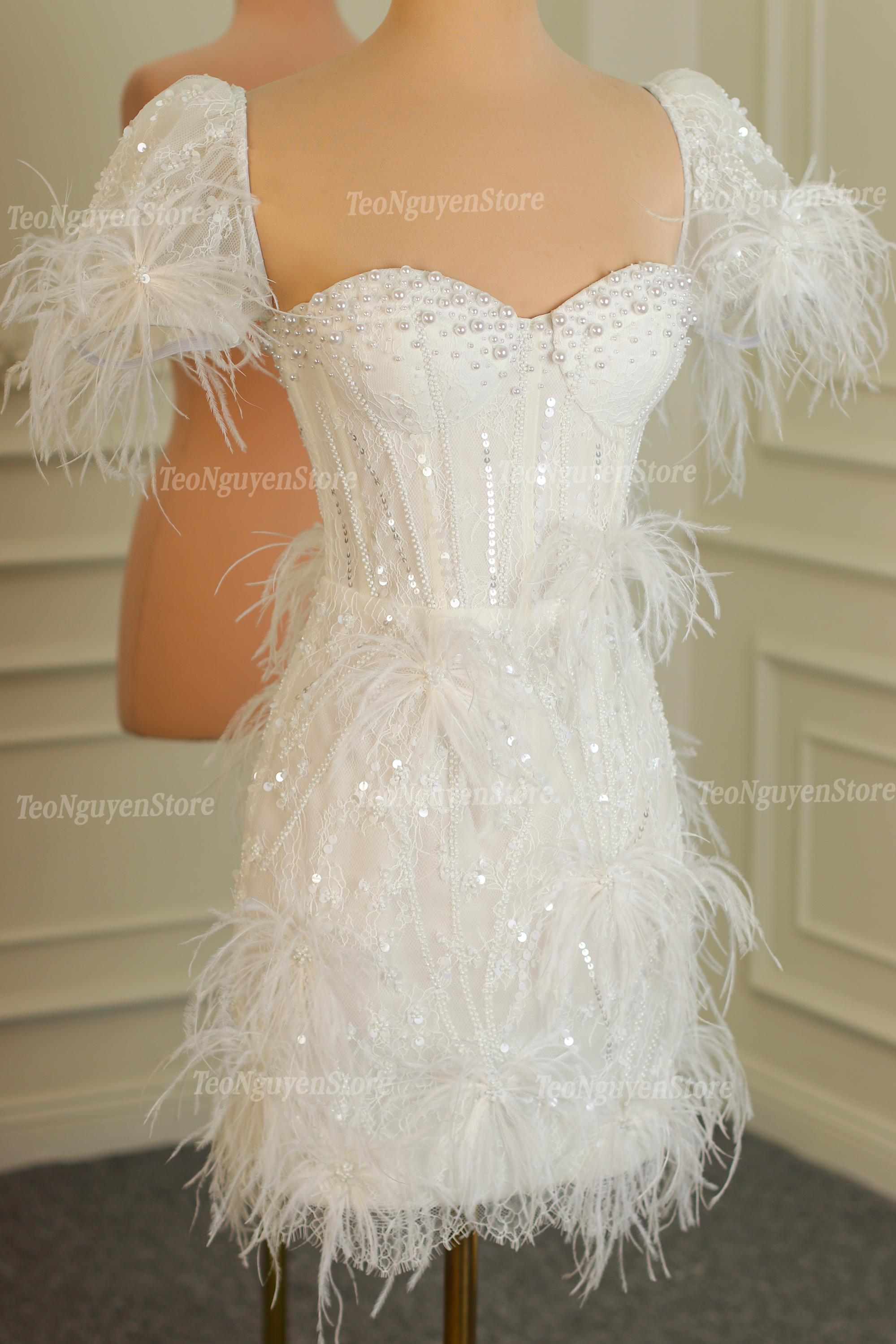 Short Wedding Dresses With Feathers and Pearls. Sparkly Mini Wedding ...