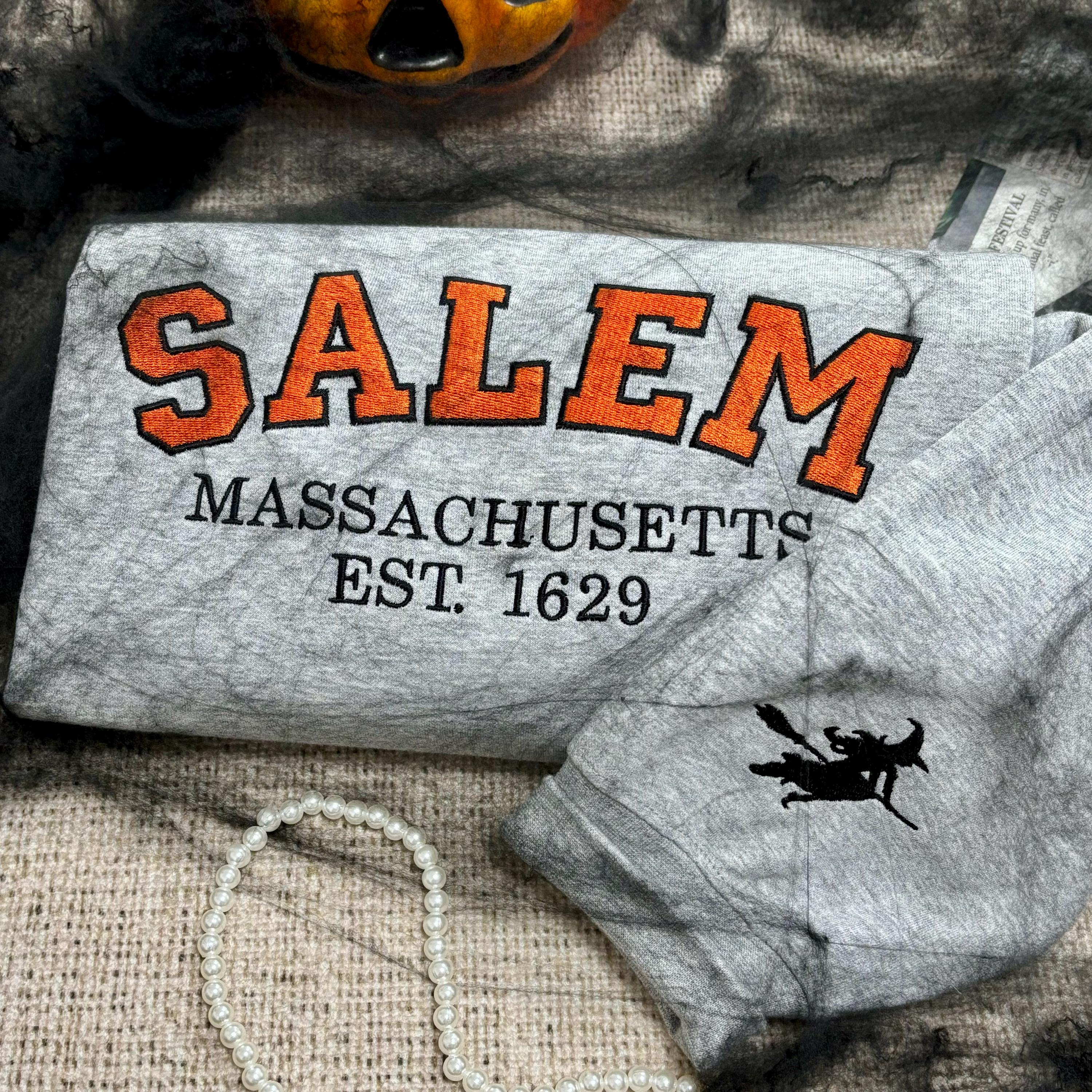 セーラム マサチューセッツ 刺繍入りスウェットシャツ パーカー