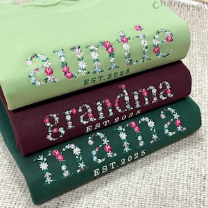 Embroidered Floral Mama Sweatshirt with Kids Name on Sleeve | Custom Auntie/ Grandma Sweatshirt | New Mom Gift | Mothers Day Gift for Mom