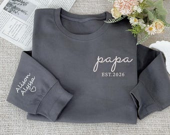 Sweat-shirt Papa personnalisé | prénoms d'enfants brodés sur la manche | T-shirt Papa Est personnalisé | Cadeau de Noël pour la fête des pères pour grand-père