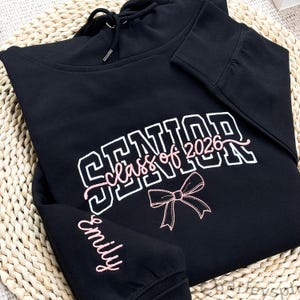 Aangepaste senior 2026 geborduurde hoodie | Sweater seniorenteam met strik | Perfect voor seniorenavond, zonsopgang en kerstcadeaus