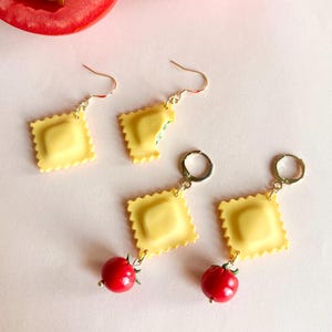 Ravioli earrings | Ravioli tomato earrings | Pasta earrings | Clay food earrings | Food earrings | Polymer clay earrings | Pasta lover