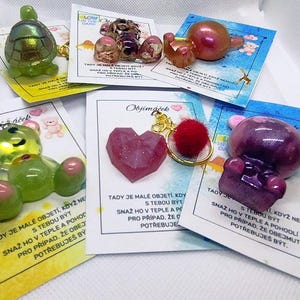 Abrazos de bolsillo: osito preocupado, abrazos de bolsillo, te amo, mamá, eres nuestro superhéroe. Vienen con lindos llaveros (osos, animales, corazones).