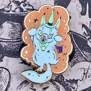 Retro white cat halloween enamel pin