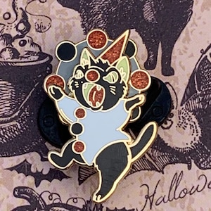 Vintage look Halloween juggler black cat enamel pin