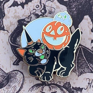 Retro witch pumpkin cat Halloween cat glow enamel pin