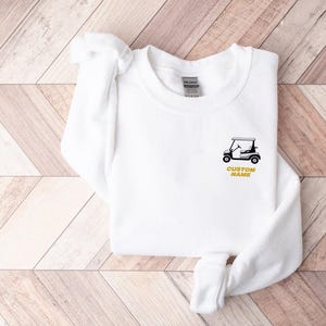 カスタムネーム刺繍ゴルフカートスウェットシャツとパーカー、パーソナライズされたゴルファーギフト、カスタムゴルフクルーネック、ユニークなゴルフ愛好家用プルオーバー
