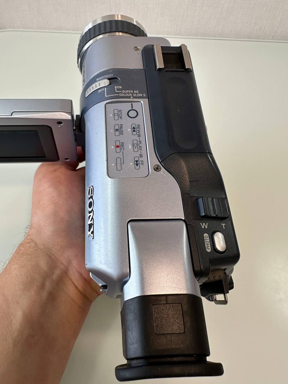 Sony DCR-TRV240E Digital8 Camcorder, PAL, 25x Optical Zoom
