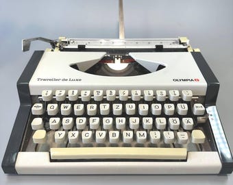Vintage Olympia Traveller de Luxe Typewriter, German QWERTZ Keyboard (1970s)