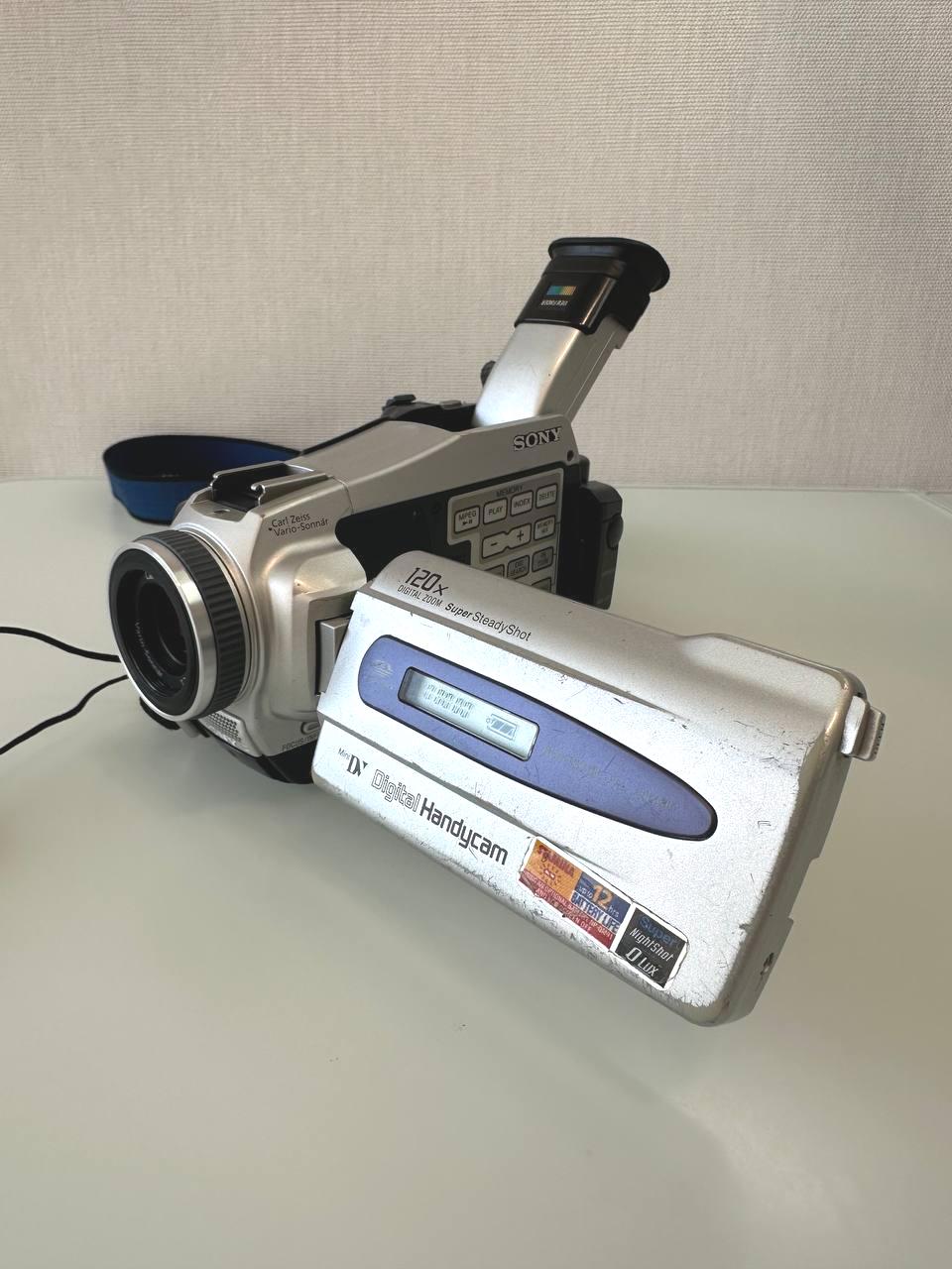 Sony DCR-TRV18E Minidv Camcorder | Carl Zeiss Lens, PAL (digital8
