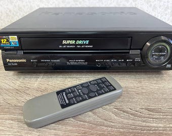 Reproductor de vídeo multisistema Panasonic NV-SJ30, Super Drive, alimentación universal (control remoto, manual).