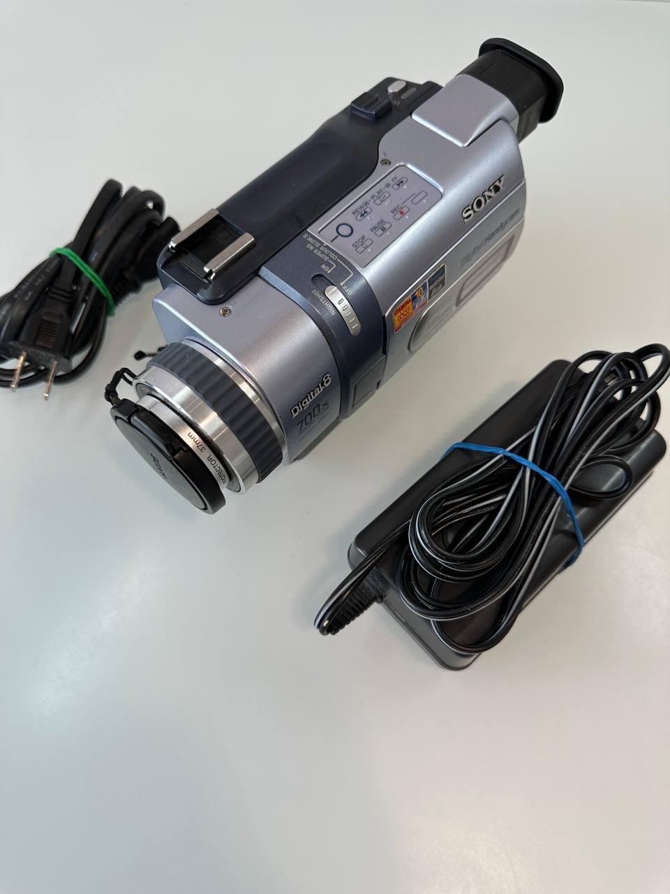 Sony DCR-TRV240E Digital8 Camcorder, PAL, 25x Optical Zoom