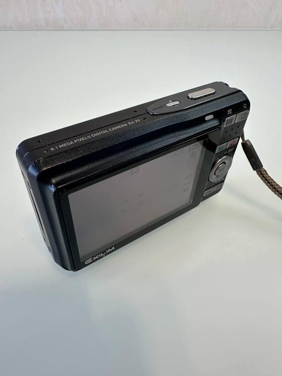 Casio Exilim EX-Z9 Y2K Digital Camera: 8.1MP Retro Digicam