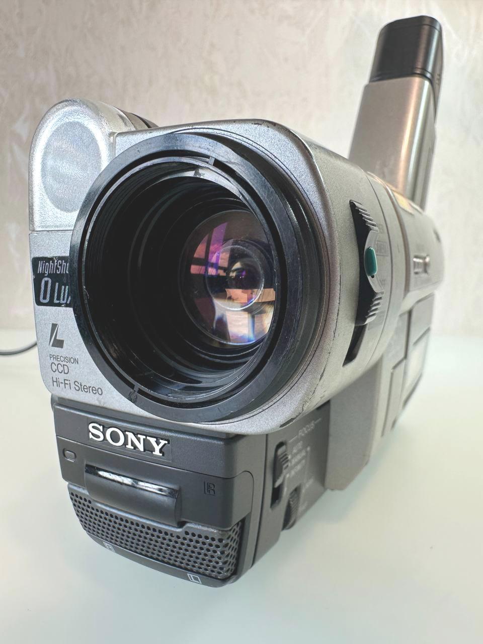 Sony Handycam Vision CCD-TRV66E Hi8 XR Camcorder Nightshot Lcd