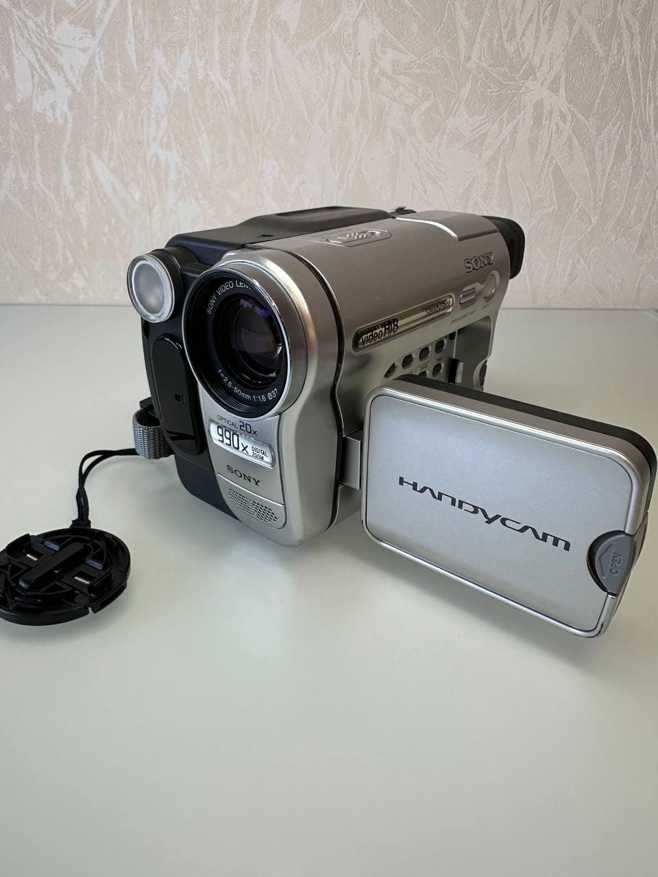 Sony Handycam CCD-TRV438E Hi8 Camcorder – Video8 Player Recorder