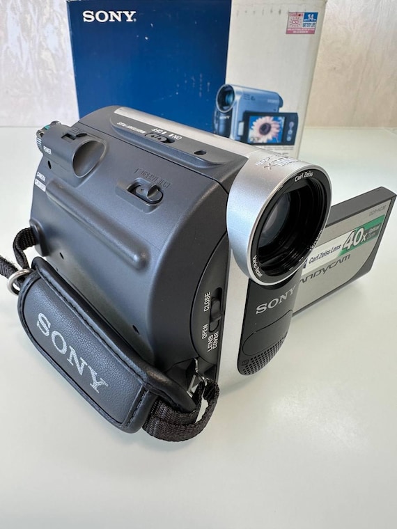ビデオカメラ　ミニDV ソニー ハンディカム DCR-HC38E ミニDVビデオカメラ | カールツァイス
