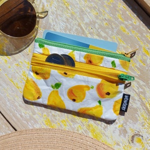 OBST - mini Geldbeutel - handbedruckt, handgemacht, strapazierfähig und sehr leicht, weil aus Tyvek® (100 % Polyethylen).