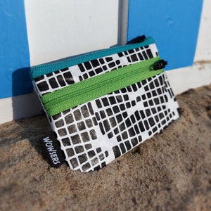 ALIEN mini Geldbeutel - handbedruckt und handgemacht, strapazierfähig und sehr leicht, weil aus Tyvek® (100 % Polyethylen).