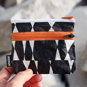 STEINE mini Geldbeutel - handbedruckt und handgemacht, strapazierfähig und sehr leicht, weil aus Tyvek® (100 % Polyethylen).