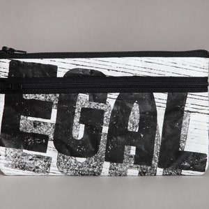 EGAL Geldbeutel - handbedruckt und handgemacht, strapazierfähig und sehr leicht, weil aus Tyvek® (100 % Polyethylen).