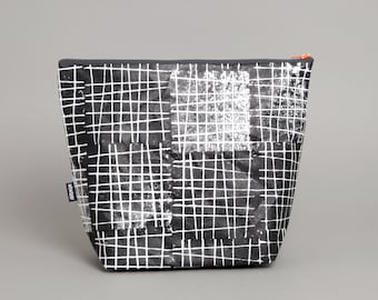 CHECK - All-purpose bag - hand-printed, handmade, durable, very lightweight because it is made of Tyvek® (100% polyethylene).