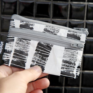 BIRKEN mini Geldbeutel - handbedruckt und handgemacht, strapazierfähig und sehr leicht, weil aus Tyvek® (100 % Polyethylen).