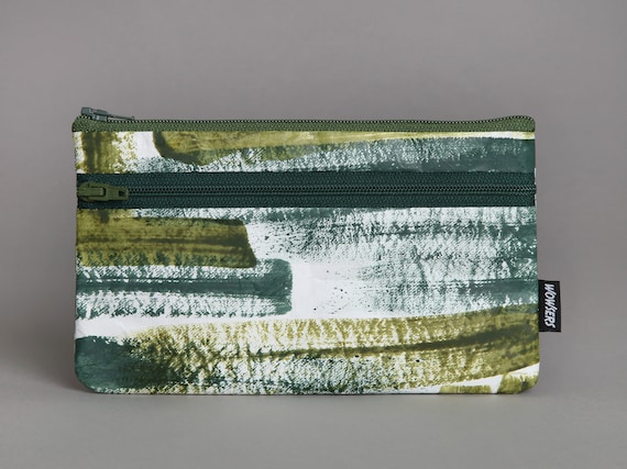 GRÜN Geldbeutel - handbedruckt und handgemacht, strapazierfähig und sehr leicht, weil aus Tyvek® (100 % Polyethylen).