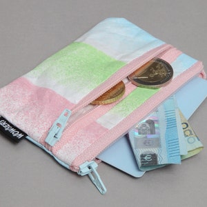 ZUCKERWATTE - mini Geldbeutel - handbedruckt, handgemacht, strapazierfähig, sehr leicht, weil aus Tyvek® (100 % Polyethylen)