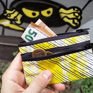 BIENE - mini Geldbeutel - handbedruckt, handgemacht, strapazierfähig und sehr leicht, weil aus Tyvek® (100 % Polyethylen).