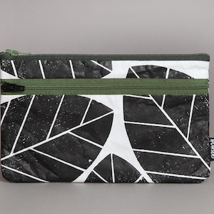 AMAZONAS Geldbeutel - handbedruckt und handgemacht, strapazierfähig und sehr leicht, weil aus Tyvek® (100 % Polyethylen).