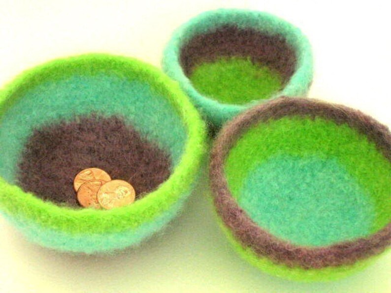 Chubby Felt Wool Bowls in 6 sizes Crochet Pattern PDF permission to sell what you make image 3