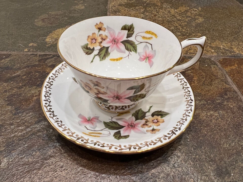 Aynsley White and Pink Lily Teacup & Saucer China Made in England Tea Cup 31