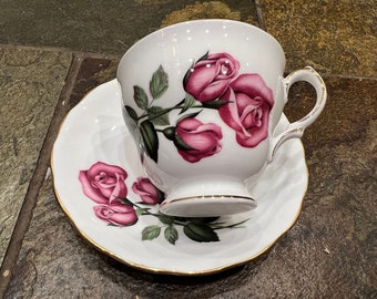 ROYAL VALE 7614 Teacup & Saucer Red Purple Roses Bone China England Tea Cup