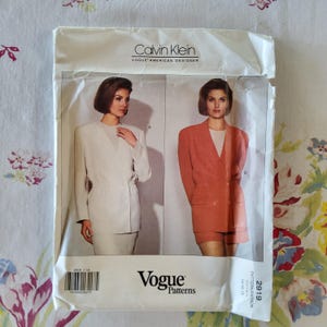 Vogue 2919 Completo Sem Cortes Dobras de Fábrica Vintage 1992 Padrão de Costura Designer Americano Calvin Klein Paletó Blazer com Cintura Elástica 14-18