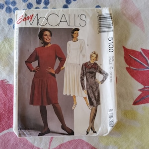 McCalls 5100 complete ongesneden fabrieksplooien vintage jaren 90 naaipatroon verlaagde taille of geribbelde rechte midi of knielange rok maat 10-14