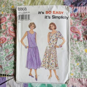 Simplicity 8868 - Molde de Costura Completo, Sem Cortes, Dobras de Fábrica, Vintage 1994 - Vestido com Cintura Baixa e Decote Coração - Tamanhos P a GG