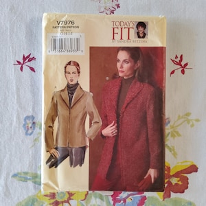 Vogue 7976 Complete Uncut Factory Folds Vintage 2004 Sewing Pattern Today&#39;s Fit Sandra Betzina Jackets Coats Wide Collar Zip Front Size G-J