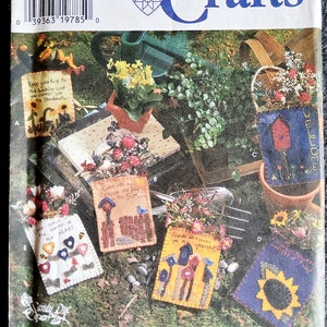 Simplicity Crafts 7473 Complete Uncut Factory Folds Vintage 90s Permanent Ink Transfers for Felt Pockets with Flowers Door Tags? Garbage?