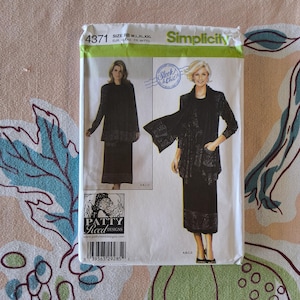 May include: Simplicity sewing pattern 4371 featuring a two-piece outfit with a jacket and skirt. The pattern includes sizes BB, M, L, XL, and XXL. The package has a "Sleek & Chic" design and includes the Patty Reed Designs logo.