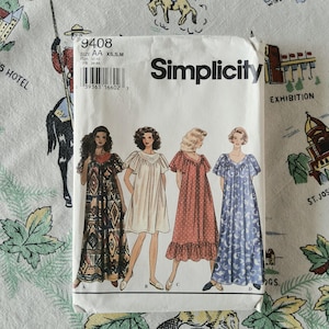Patrón de costura Simplicity 9408 completo, sin cortar, con pliegues de fábrica, vintage de 1995, para vestido de casa estilo muumuus, talla XS-M.