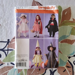 Simplicity 2571 Complete Uncut Factory Folds 2009 Sewing Pattern Halloween Costumes for the Littles Toddlers Unrelated Ideas Sz 1/2-4T 19-23