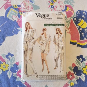 Vogue 7054 Komplett Ungeschnitten Fabrik Falten Vintage 1987 Schnittmuster Fancy Ass Pyjamas Robe Luxe Größe 8-12