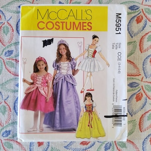 Patrón de costura de fábrica sin cortar McCalls Costumes 5951, completo, con pliegues, para corpiño con cordones falsos, para disfraces de princesa, bailarina, hada, Blancanieves, tallas 3 a 6