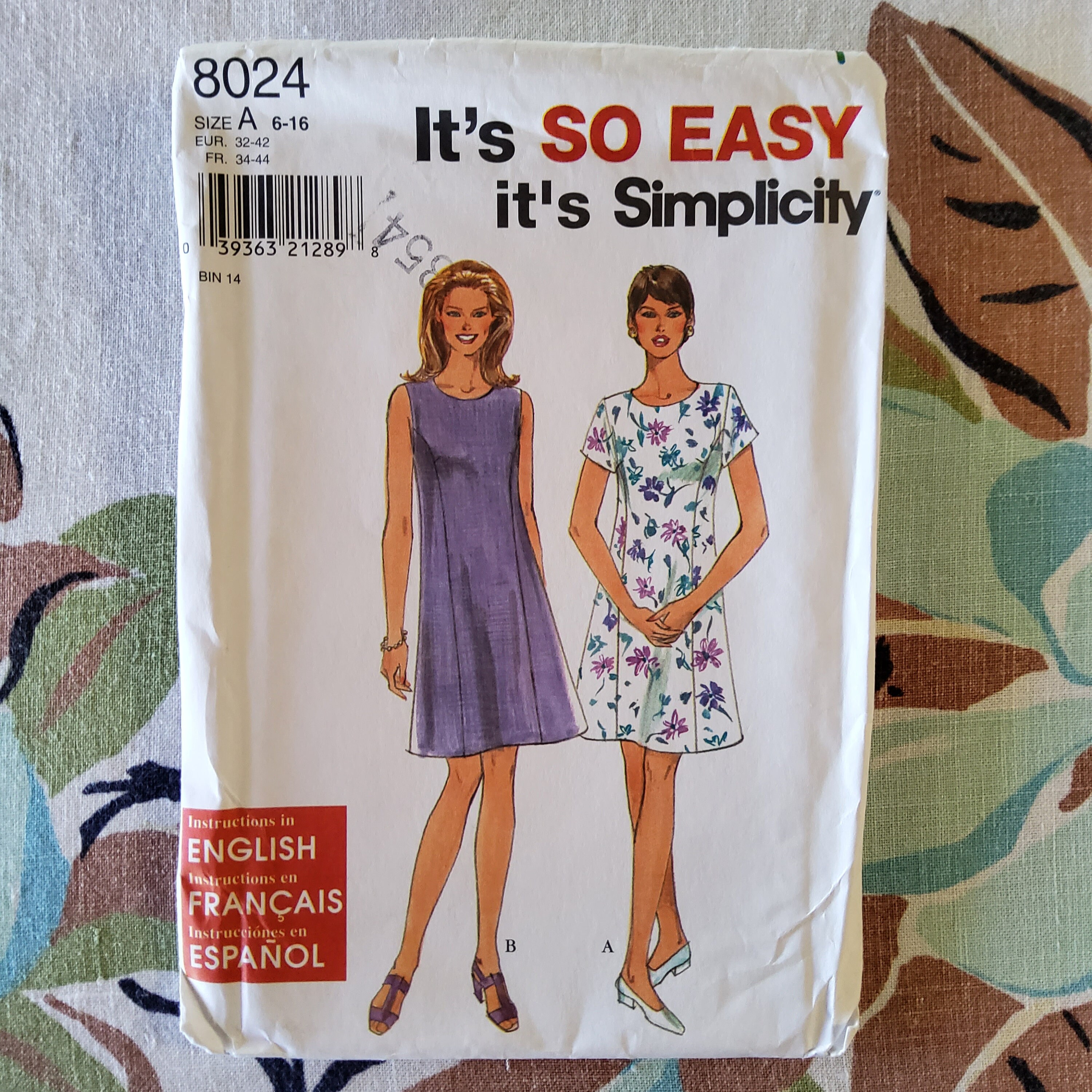 Simplicidad 8024 Completo Sin Cortar Pliegues de Fábrica Vintage