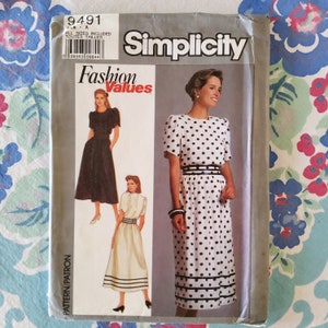 Simplicity 9491 Completo Uncut Factory Folds Vintage 80s Modello di cucito Blouson Puff Sleeve Secretary Dress Modest Size 8-18 Busto 31,5-40