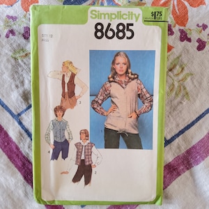 Simplicity 8685 Complete Uncut Factory Folds Vintage 70s Sewing Pattern Vests Vests Vests Athletic Fitted Loose Multiple Sizes Available
